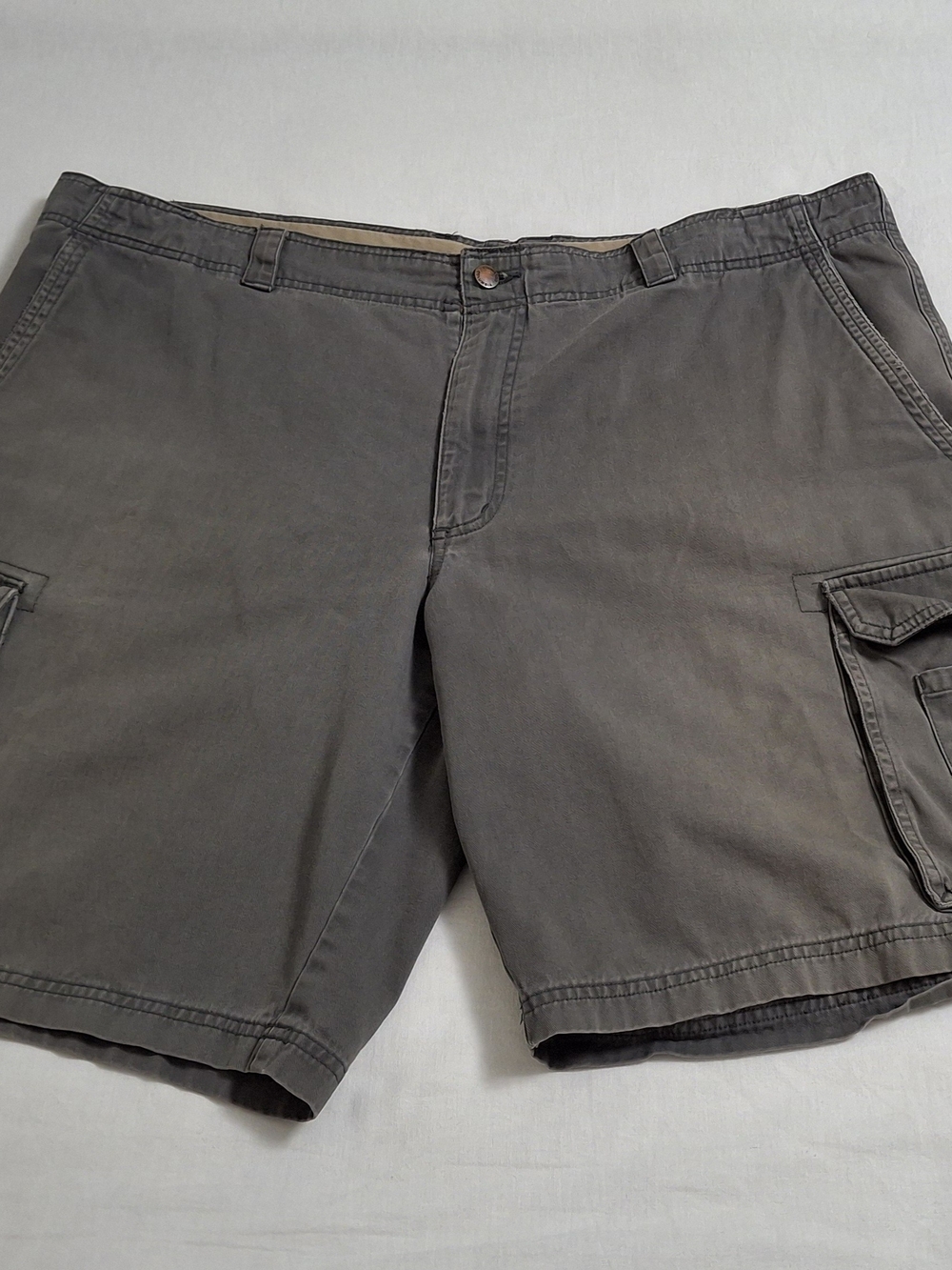 Columbia Sportswear Men's Gray Cargo Shorts - Size 42